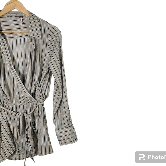 Free PEOPLE Arlo Striped Plunging Neckline Long Sleeve Wrap Blouse Size XS - Picture 8 of 16
